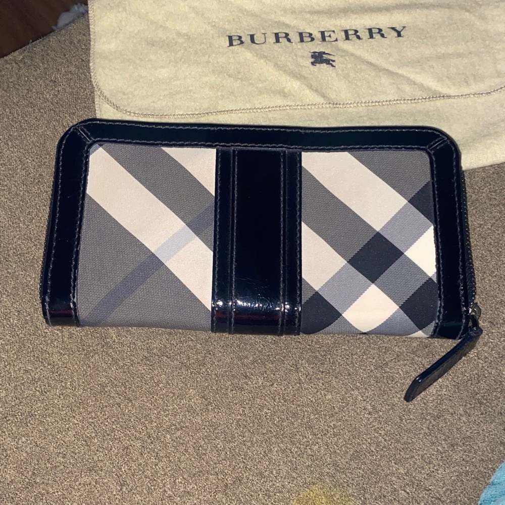 Burberry Black and Gray Checkered Wallet - Picture 2 of 4